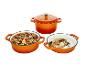 Trois casseroles orange avec de la nourriture.