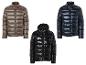 Trois vestes d'hiver en différentes couleurs.
