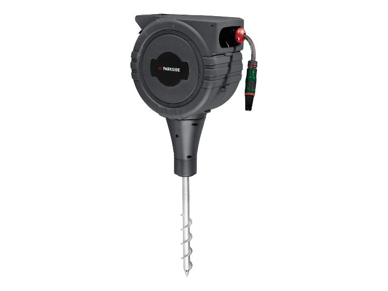 Enrouleur de tuyau Parkside avec piquet de fixation.