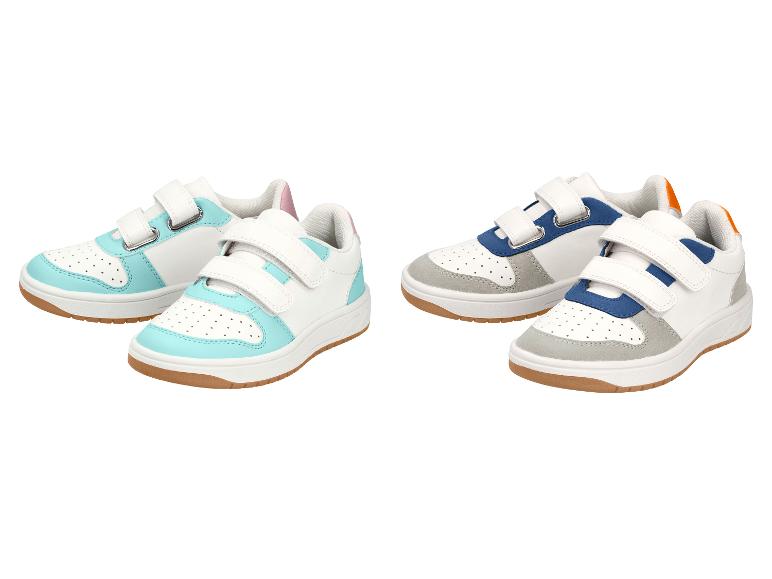 Deux paires de baskets pour enfants à scratch: turquoise-blanc et bleu marine-gris.