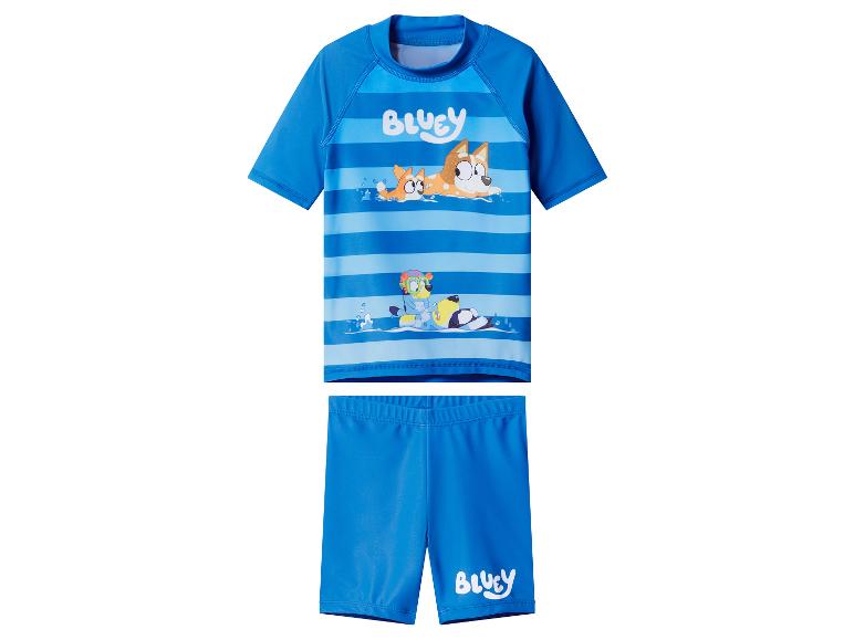 Ensemble de bain enfant bleu avec t-shirt rayé à manches courtes et short, imprimé de personnages de dessins animés.