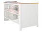 Un lit bébé blanc avec des draps roses et gris