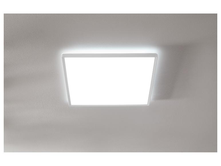 Luminaire encastré au plafond moderne avec éclairage LED.