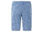 Un short en jean bleu avec une taille élastique.