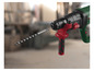 Un marteau perforateur vert et rouge avec un foret