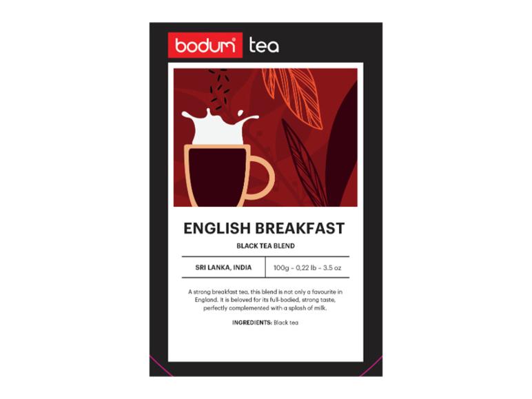 Emballage de thé English Breakfast avec une tasse et des feuilles de thé.