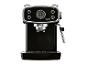 Machine à café noire avec manomètre et buse vapeur.