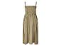 Robe d'été beige avec fines bretelles.