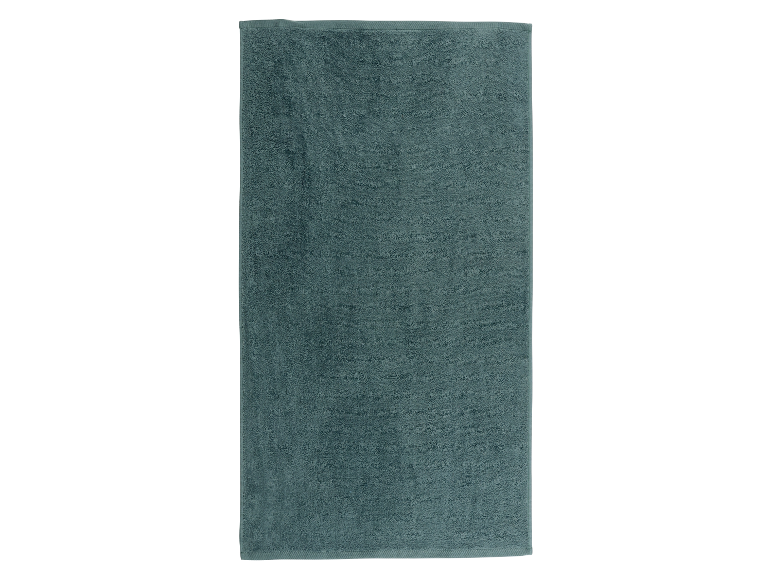 Serviette de bain vert foncé sur fond blanc.