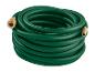 Un tuyau vert avec des raccords en laiton.