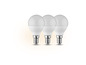 Trois ampoules LED rondes sur un fond blanc.