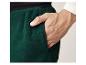 Pantalon de survêtement vert avec une poche sur le côté droit.