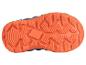 Semelle de chaussure avec un motif de crampons prononcé.
