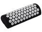 Coussin d'acupression noir avec picots blancs pour la relaxation et le soulagement de la douleur.
