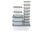 Une pile de plusieurs contenants en plastique pour conserver les aliments avec des couvercles gris.