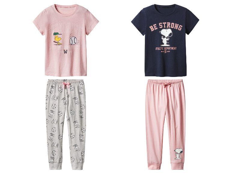 Deux pyjamas pour filles avec des motifs Snoopy.