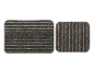 Deux tapis gris à rayures : un rectangle et un carré.