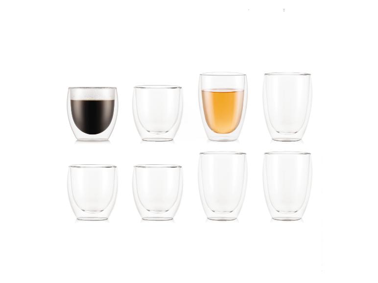Huit verres Bodum Pavina à double paroi, certains remplis de café et de thé