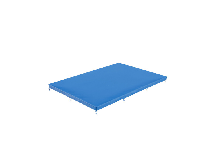 Une bâche bleue pour piscine.