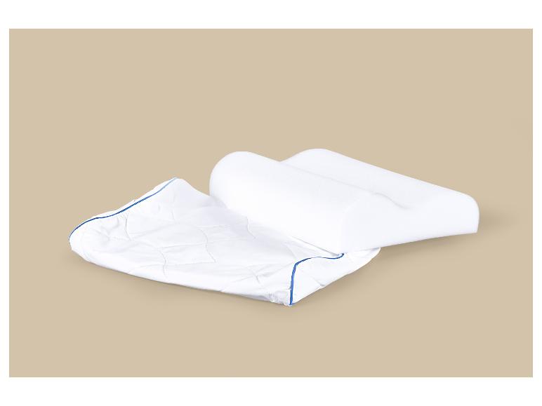 Oreiller cervical en mousse à mémoire de forme blanc avec housse matelassée bleue.