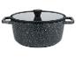 Une casserole noire avec un couvercle en verre