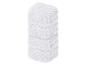 Une pile de quatre serviettes blanches.