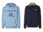 Un sweat-shirt bleu à capuche avec un motif de voiliers et un pull bleu marine avec un motif nautique.