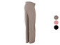 Pantalon de grossesse beige en maille côtelée.