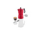 Une cafetière rouge avec une tasse d'espresso et des grains de café.