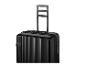 Une valise noire Topmove avec poignée télescopique.