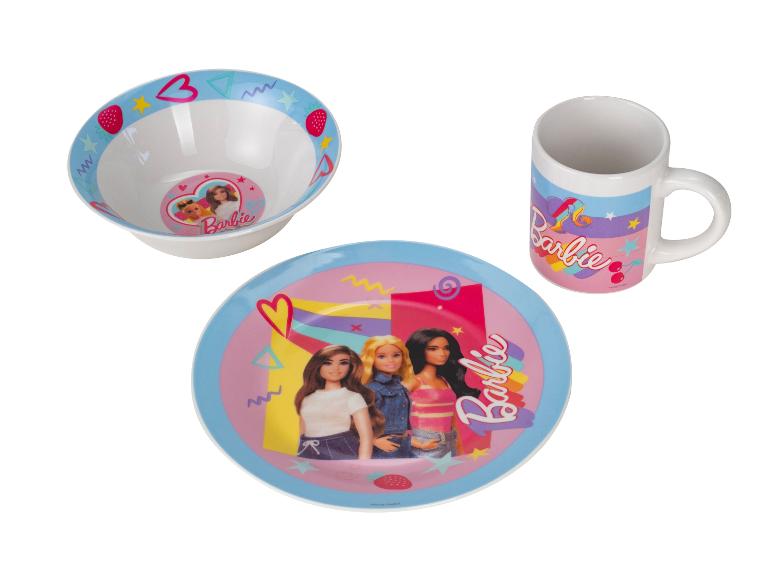Ensemble de vaisselle Barbie avec assiette, bol et tasse, avec personnages et motifs colorés.