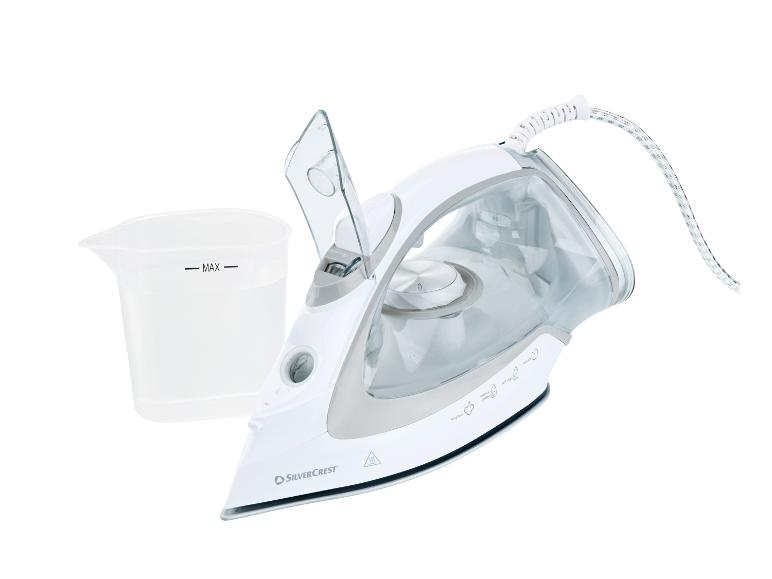 Fer à vapeur blanc avec réservoir d'eau transparent et gobelet doseur.