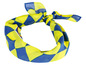 Un bandana jaune et bleu à carreaux.