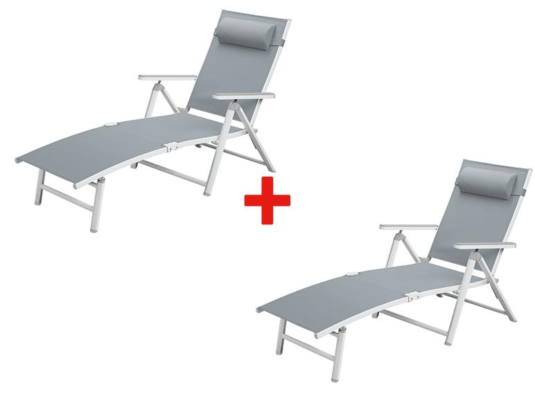 Deux chaises longues grises avec appuie-tête.