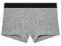 Boxers grises avec une ceinture noire.