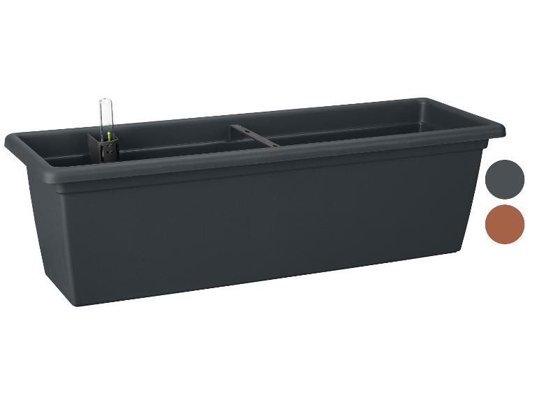 Une jardinière de couleur gris foncé avec un système d'arrosage.