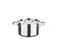 Casserole en acier inoxydable avec couvercle.