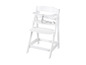 Une chaise haute en bois blanche avec ceinture de sécurité.
