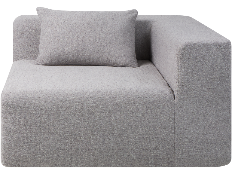 Canapé d'angle modulaire gris avec coussin, revêtu d'un tissu à texture fine.