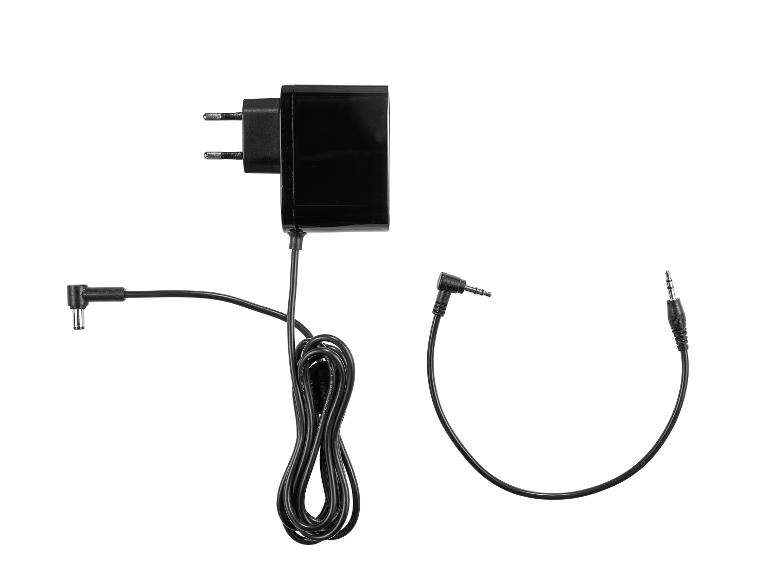 Un adaptateur noir avec un cordon et deux prises.