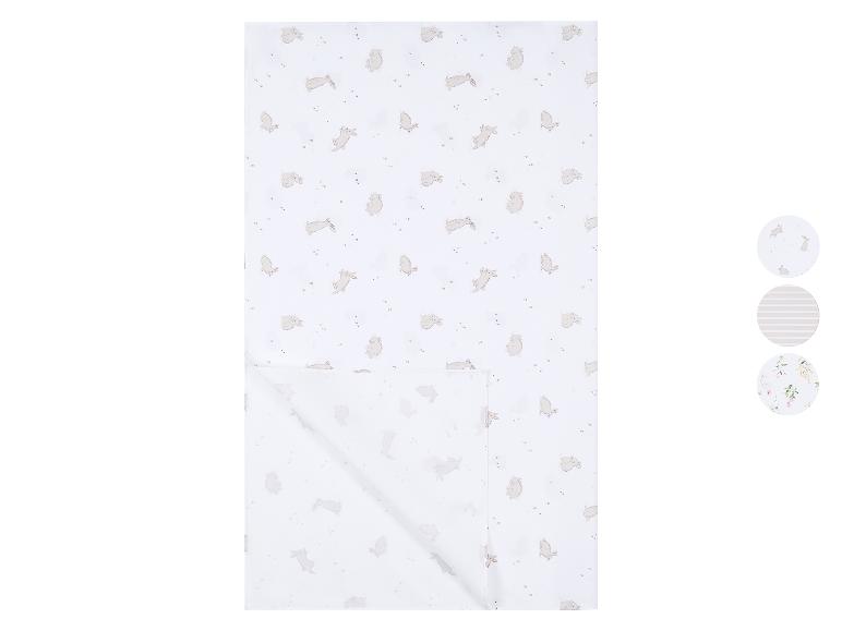 Drap-housse blanc à motifs de lapins beiges, avec des échantillons de motifs supplémentaires.