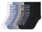 Un ensemble de huit chaussettes avec des motifs rayés dans différentes couleurs.