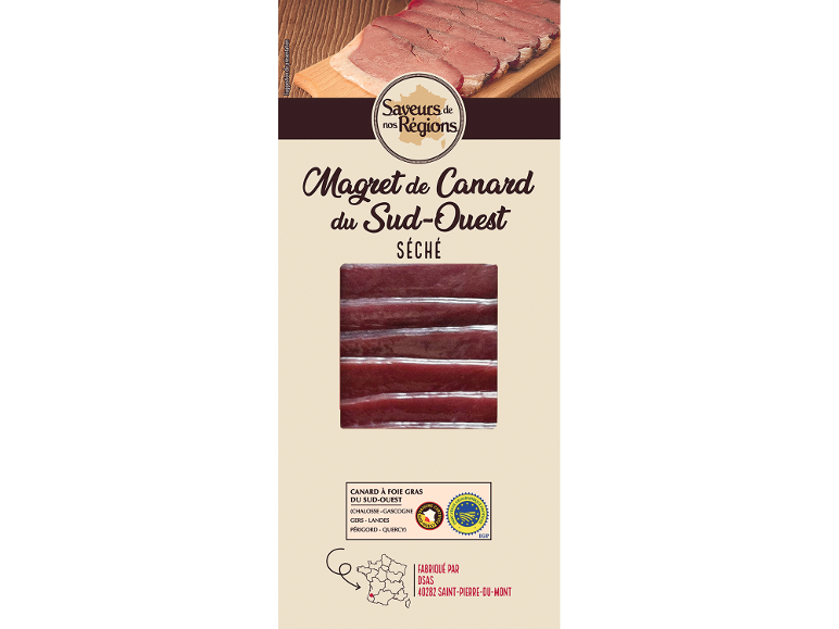 Magret de canard séché du Sud-Ouest, avec des étiquettes d'origine régionale.