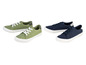 Deux paires de baskets en toile, une verte et une bleue.