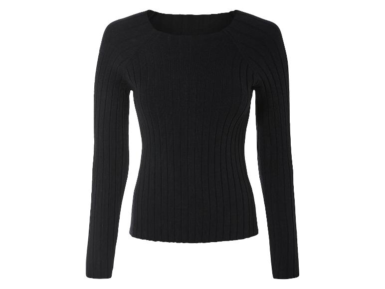 Un pull noir à manches longues en tricot.