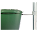 Réservoir d'eau de pluie vert et système de collecte des eaux pluviales.