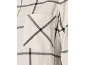 Gros plan d'une chemise à carreaux blancs et noirs avec une poche poitrine.