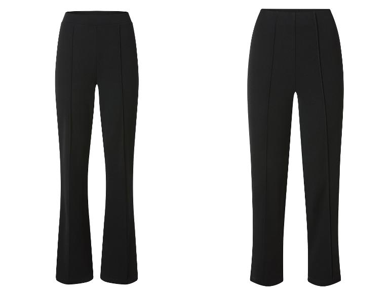 Deux pantalons noirs pour femmes, un évasé et un plus court à jambes droites.