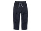 Pantalon cargo bleu foncé avec cordon de serrage.