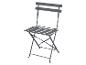 Une chaise de bistrot gris foncé avec un siège en bois.
